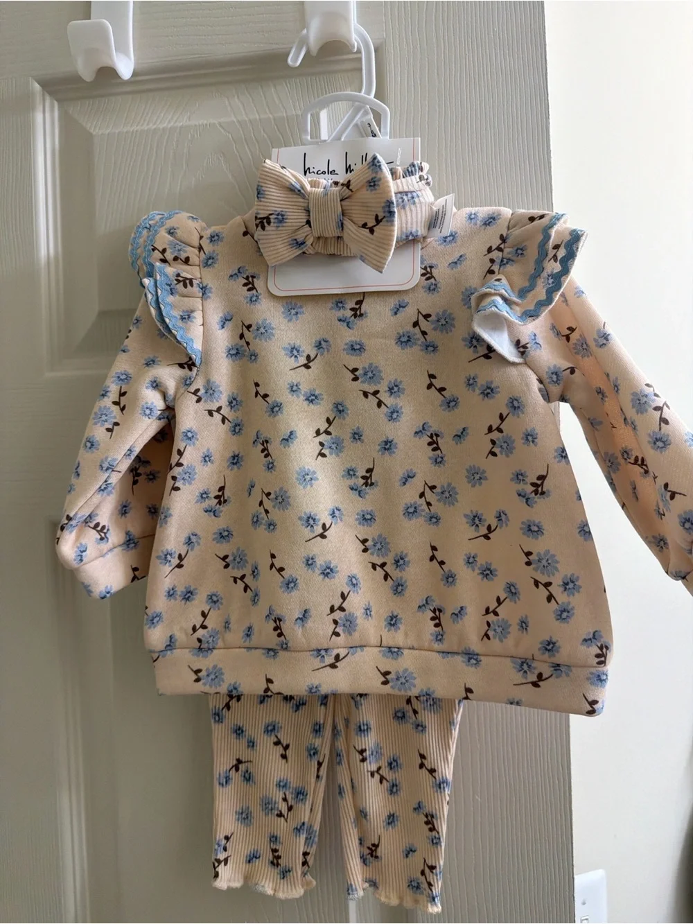 Brand new baby girls clothing bundle 3-6 months size. ALL INCLUDED BUNDLE